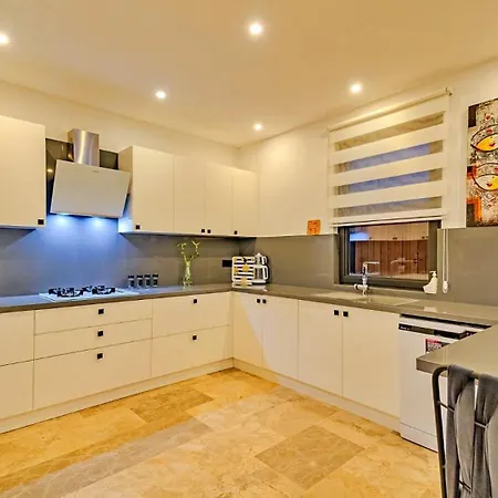 Villa Akbel 3 Bedroom